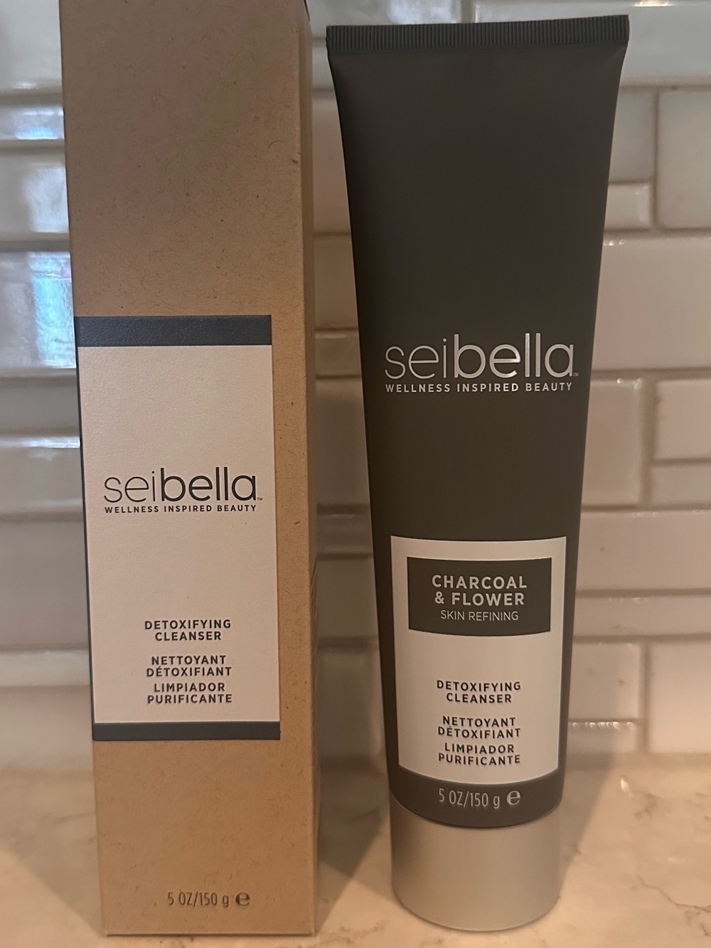 Seibella Charcoal & Flower Detoxifying Cleanser | New